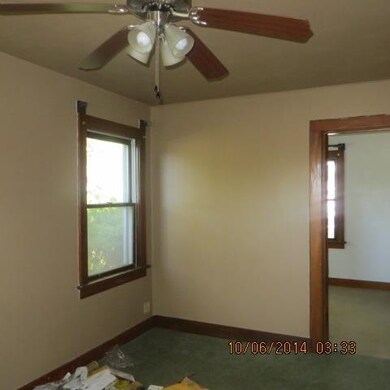 1665 W 37th St, Davenport, IA 52806 - photo 3