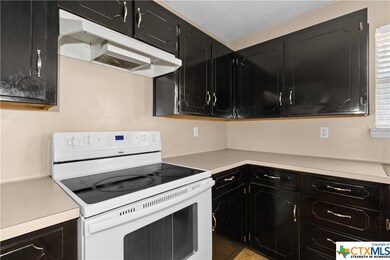 303 W Blancas Dr, Copperas Cove, TX 76522 - photo 6