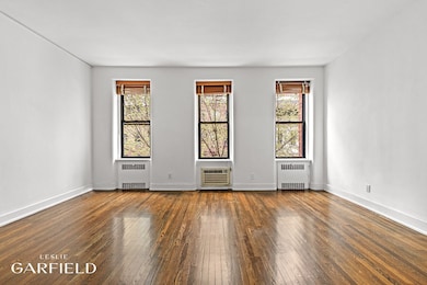 121 E 61st St unit UPPR TRPLX, New York, NY 10065 - photo 6