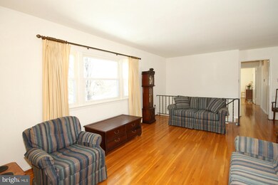 9210 Kristin Ln, Fairfax, VA 22032 - photo 3