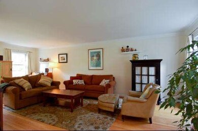 110 E Thompson Dr, Wheaton, IL 60189 - photo 2