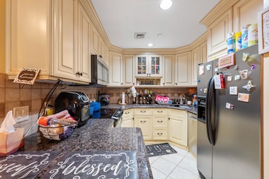 Port Liberté
Port Liberté unit 31, Jersey City, NJ 07305 - photo 5