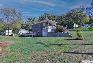 300 E Eldora Ave, Weeping Water, NE 68463 - photo 2