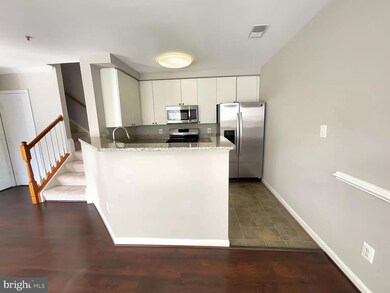 2482 Angeline Dr unit 301, Herndon, VA 20171 - photo 7