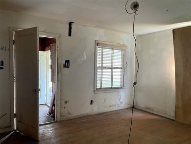 3030 Roe Dr, Houston, TX 77087 - photo 3