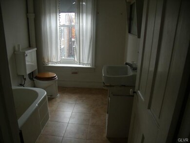 618 S 5th St unit 2, Allentown, PA 18103 - photo 5