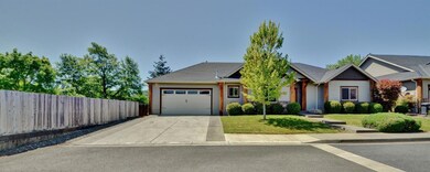 2168 Lissy Way, Grants Pass, OR 97526 - photo 2