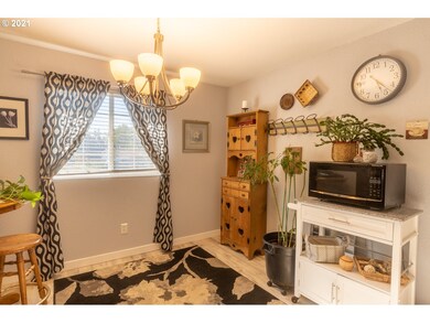 1318 SW 3rd Place, Pendleton, OR 97801 - photo 2