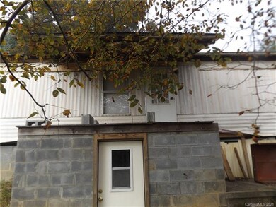 10 Yellow Roses Ln, Leicester, NC 28748 - photo 5