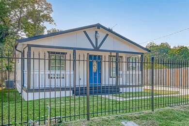 6309 Joe Louis Ln, Houston, TX 77091 - photo 2