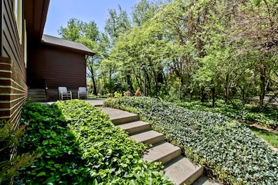 03_304 Konawa Place_Patio01