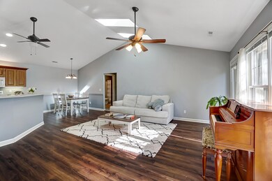 005-great room eating space