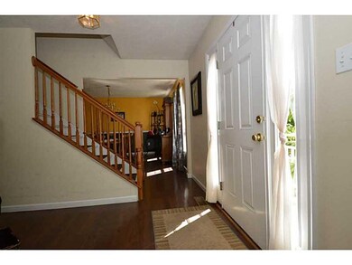 Entry/Foyer.