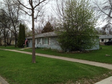 1216 S 15th St, Grand Forks, ND 58201 - photo 3