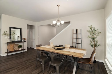 The dining room offers ample
space to comfortably