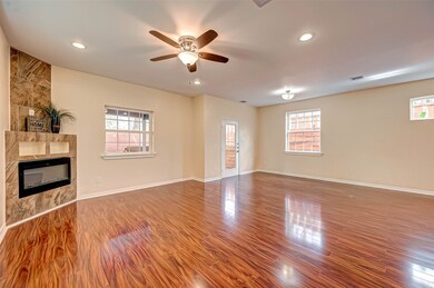 5112 Creekmont Dr, Houston, TX 77091 - photo 7