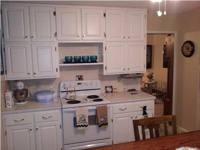 MORE CABINETS AND ALL APPLIANCES STAY