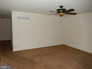 285 E Harmony Dr, Pottstown, PA 19464 - photo 2