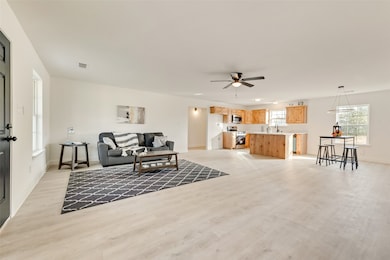 5828 Thousand Oaks Dr, Joshua, TX 76058 - photo 5