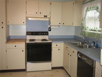 934 Dornell Ave, Lansing, MI 48910 - photo 4