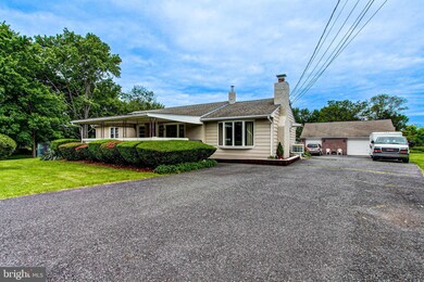 157 W 2nd St, Red Hill, PA 18076 - photo 2