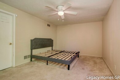 Courtyard Pl 3918-20