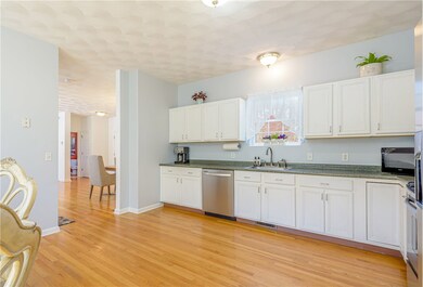 92 Whitewood Dr, Wakefield, RI 02879 - photo 5