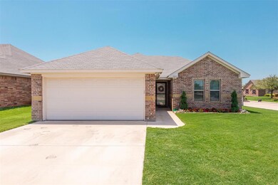 1045 Inverness Dr, Weatherford, TX 76086 - photo 4
