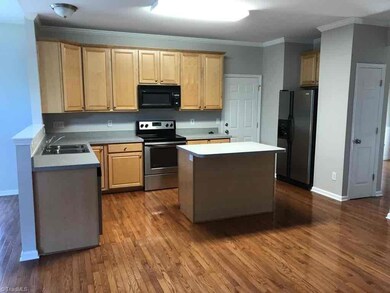 4329 Twisting Creek Dr, High Point, NC 27265 - photo 4