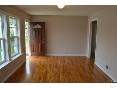1565 Eastwood Dr, Bethlehem, PA 18018 - photo 7