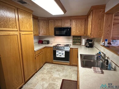 605 Bass St, Logan, NM 88426 - photo 4