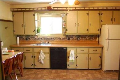 75 Homestead Ave, Holyoke, MA 01040 - photo 2