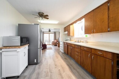 06_740NParkRoad_94_FamilyRoomKitchen_Low