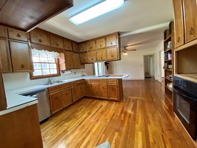Kitchen facing dining/keeping area