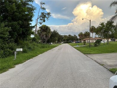 1252 Fleetwood Dr NW, Port Charlotte, FL 33948 - photo 4