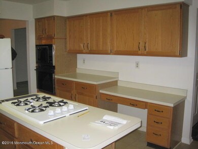 8 Harvest Ln, Eatontown, NJ 07724 - photo 2