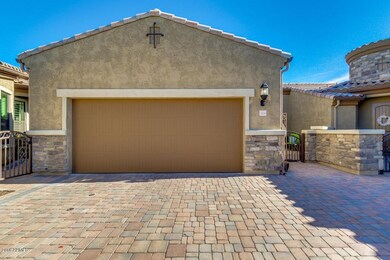 1819 N RED CLIFF