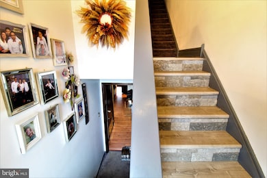 303 Patricia Ln, Secane, PA 19018 - photo 3