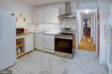 9717 Kings Crown Ct unit 102, Fairfax, VA 22031 - photo 7