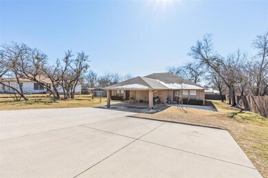403 W Brady St, Decatur, TX 76234 - photo 2
