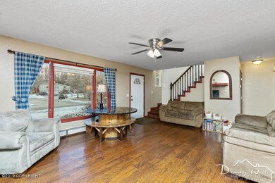 Unit 2 Living Room-20191211-3889