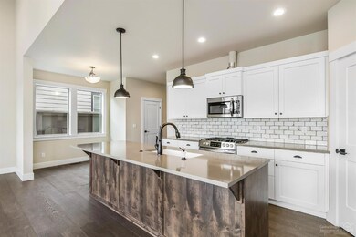 4133 SW 42nd St, Redmond, OR 97756 - photo 2