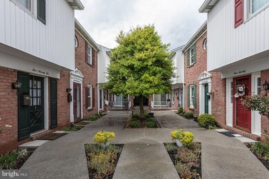 466 W Chocolate Ave, Hershey, PA 17033 - photo 2