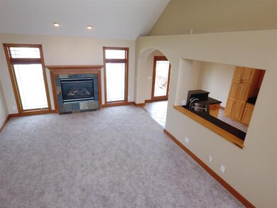 2702 Northview Ln, Cedar Falls, IA 50613 - photo 2