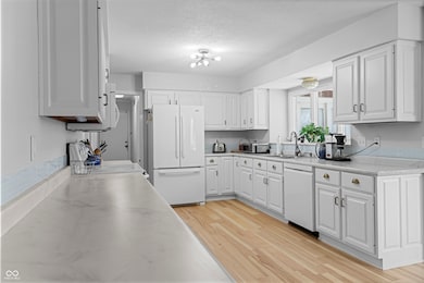 895 Briar Patch Ln, Greenwood, IN 46142 - photo 2