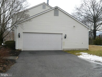 11724 Le Havre Dr, Potomac, MD 20854 - photo 2