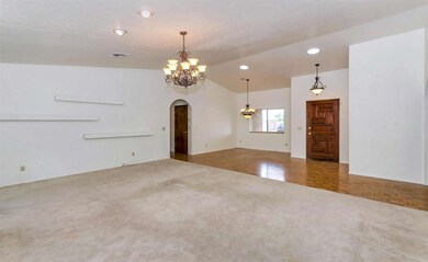 Formal Dining/Entrance