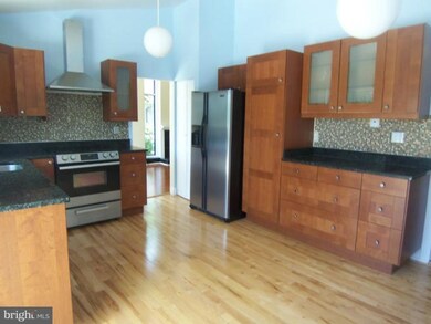 20412 Aspenwood Ln, Montgomery Village, MD 20886 - photo 2