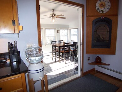 Heated 4 season sunroom off kitchen