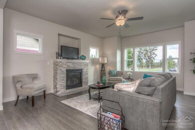 995 NW Rimrock Dr, Redmond, OR 97756 - photo 5